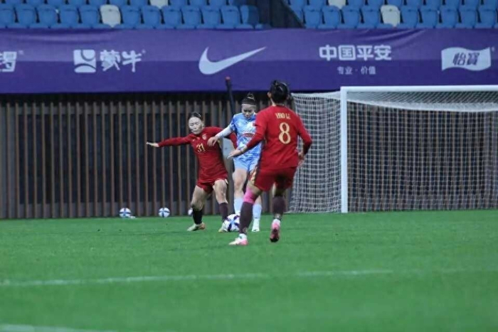 女足比赛突发变故,球队备战全力应对